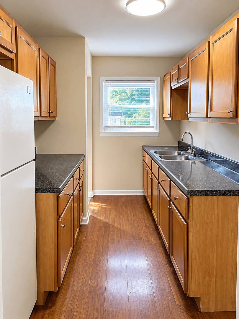 Waukegan House: 2800 Pine