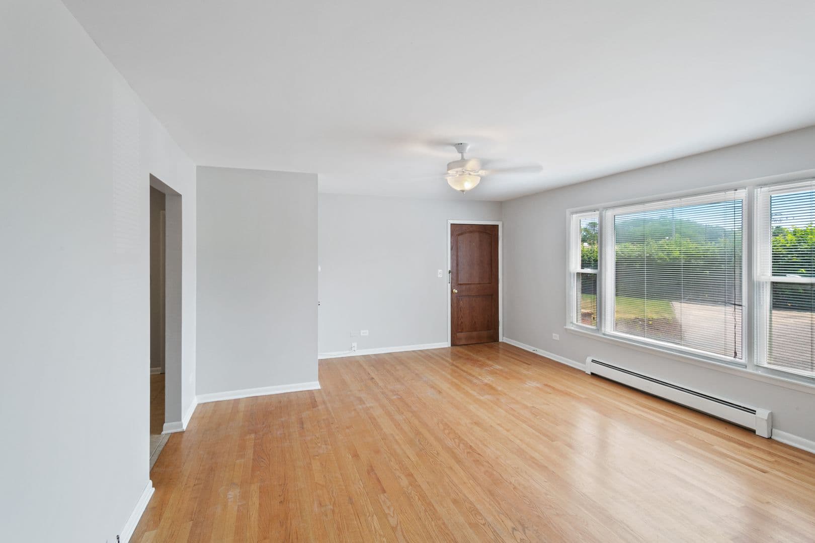Libertyville Apartment: 119 Rockland Rd