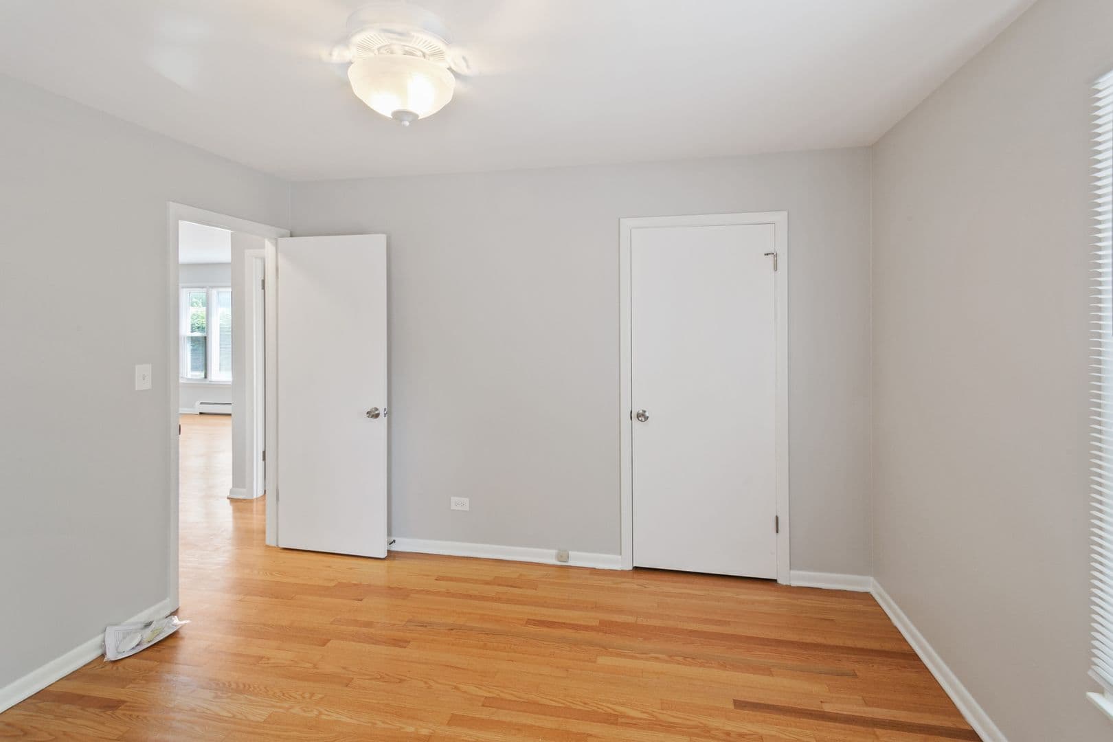 Libertyville Apartment: 119 Rockland Rd