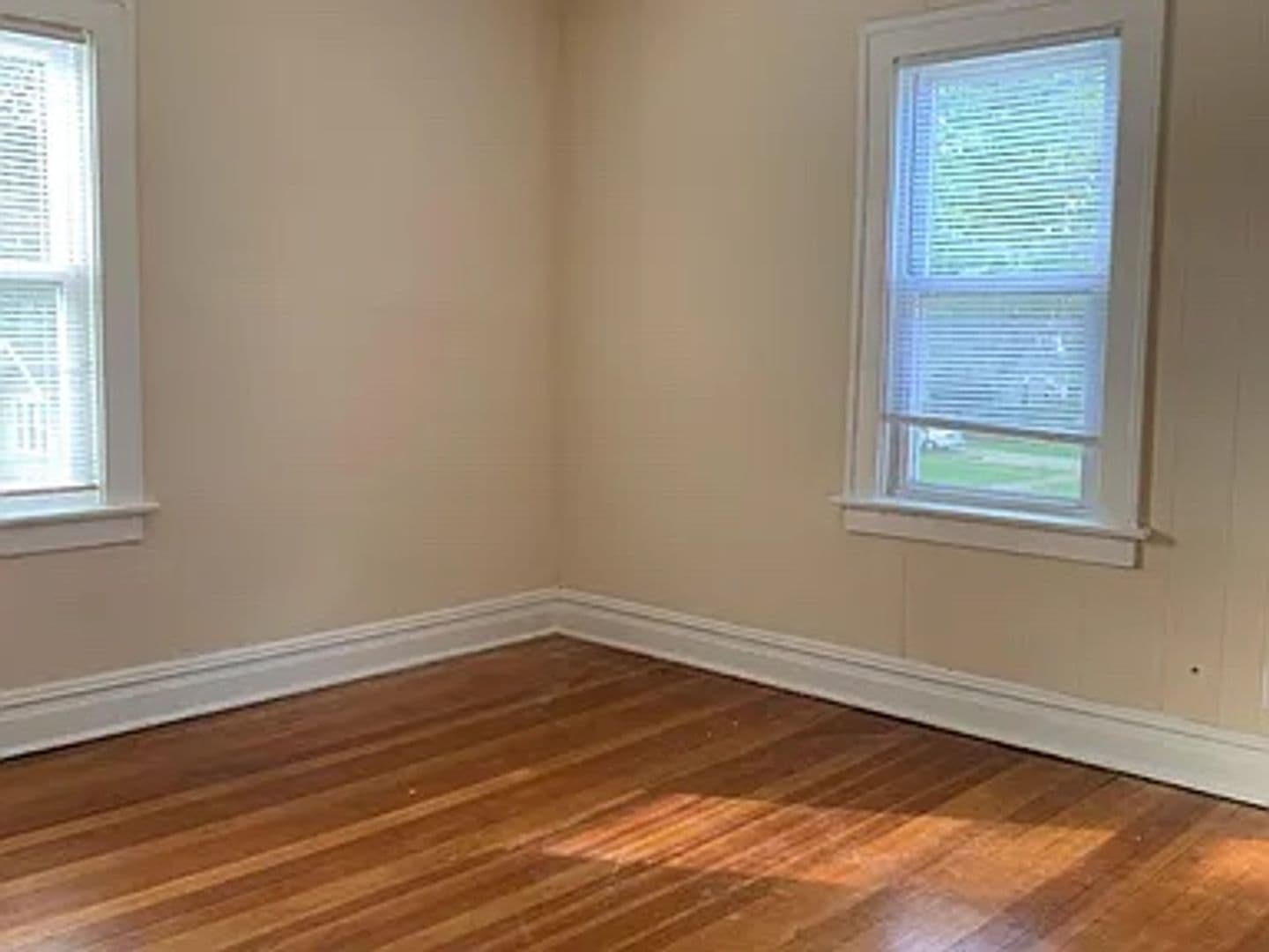Waukegan Apartment: 514-522 Douglas