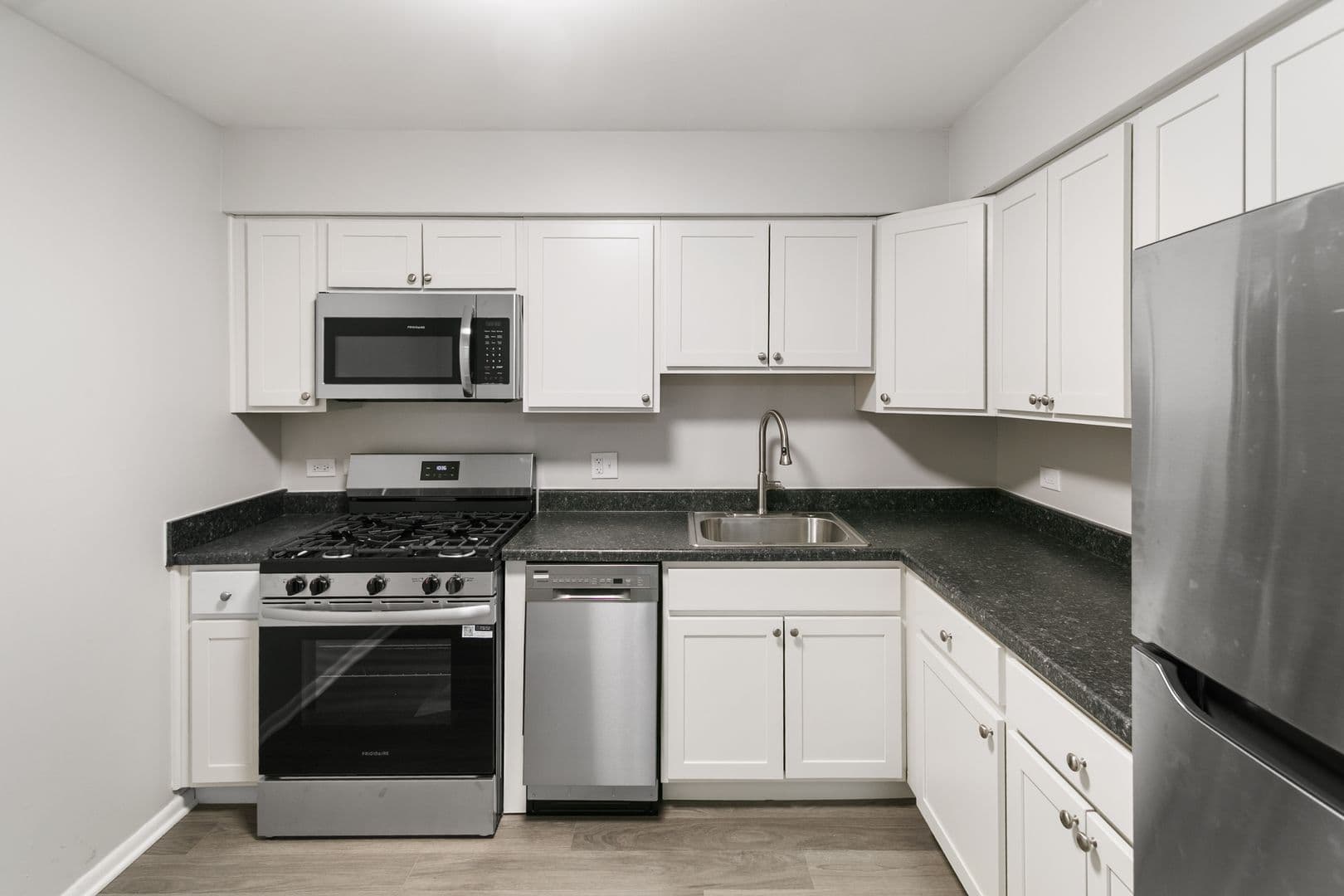 Libertyville Condo: 711 S. Milwaukee Ave Unit 207