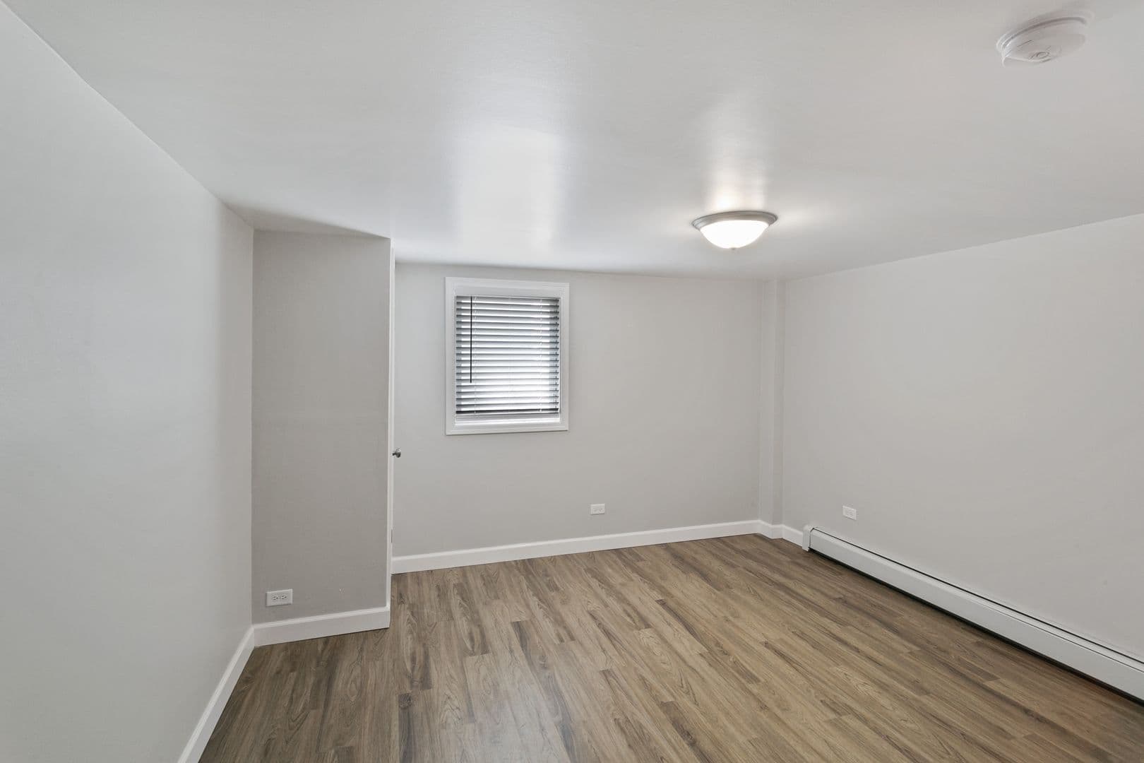 Libertyville Apartment: 119 Rockland Rd