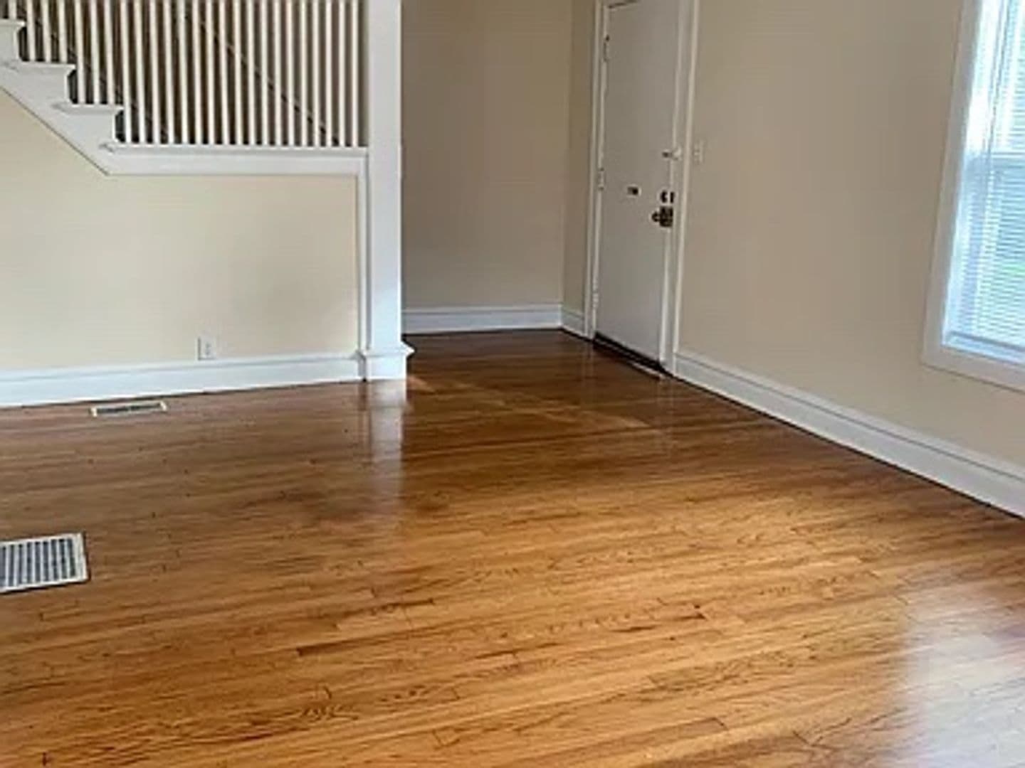 Waukegan Apartment: 514-522 Douglas