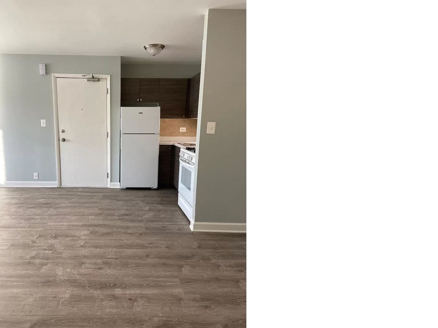 Waukegan Apartment: 2020 Linden Ave