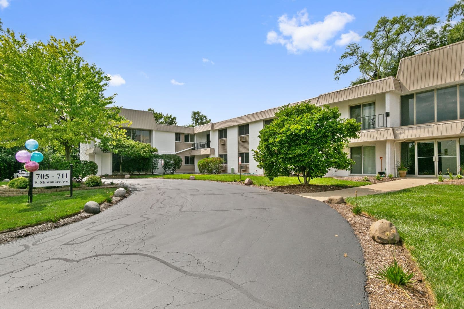 Libertyville Condo: 705 S. Milwaukee Ave Unit 109