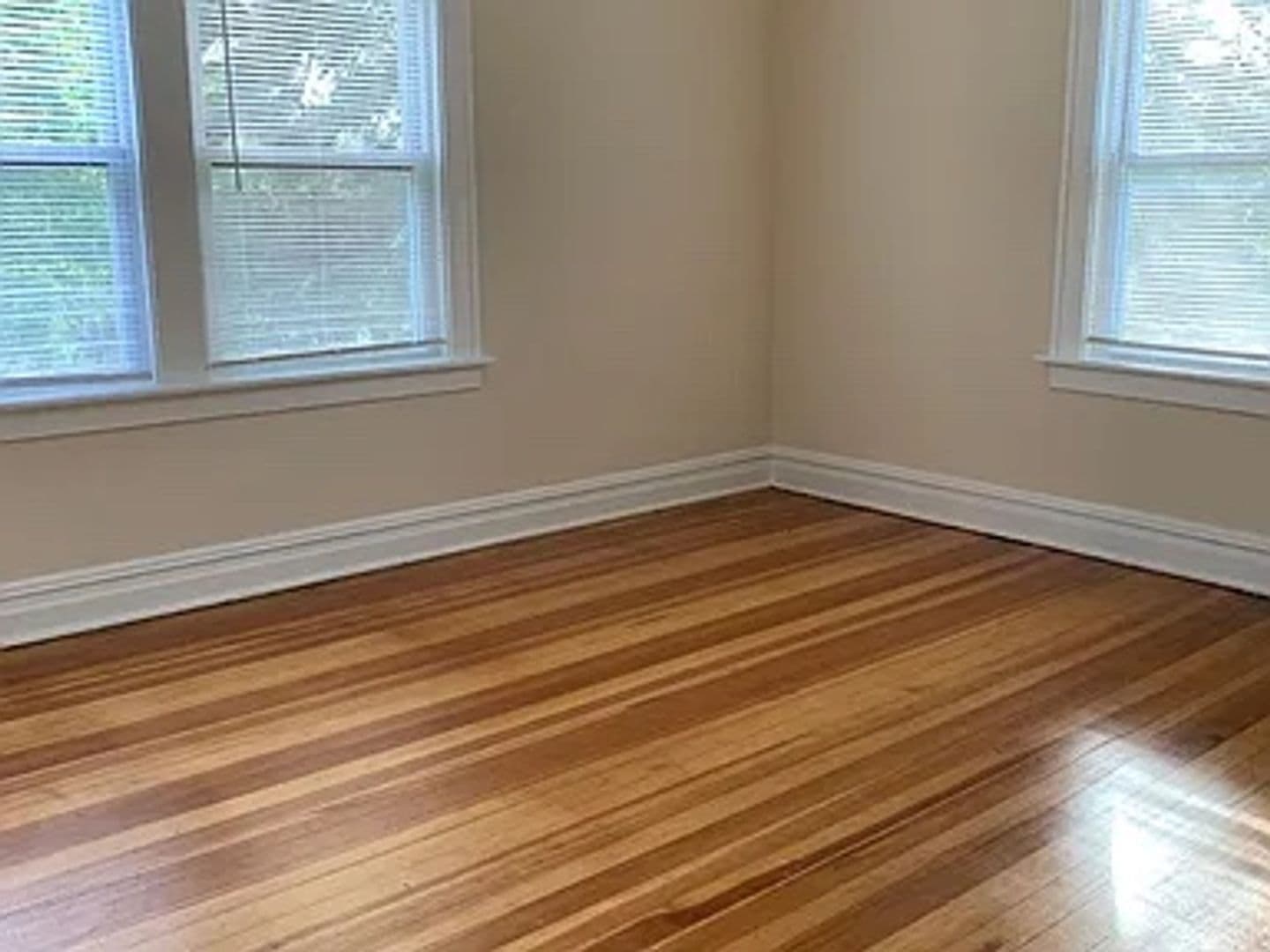Waukegan Apartment: 514-522 Douglas