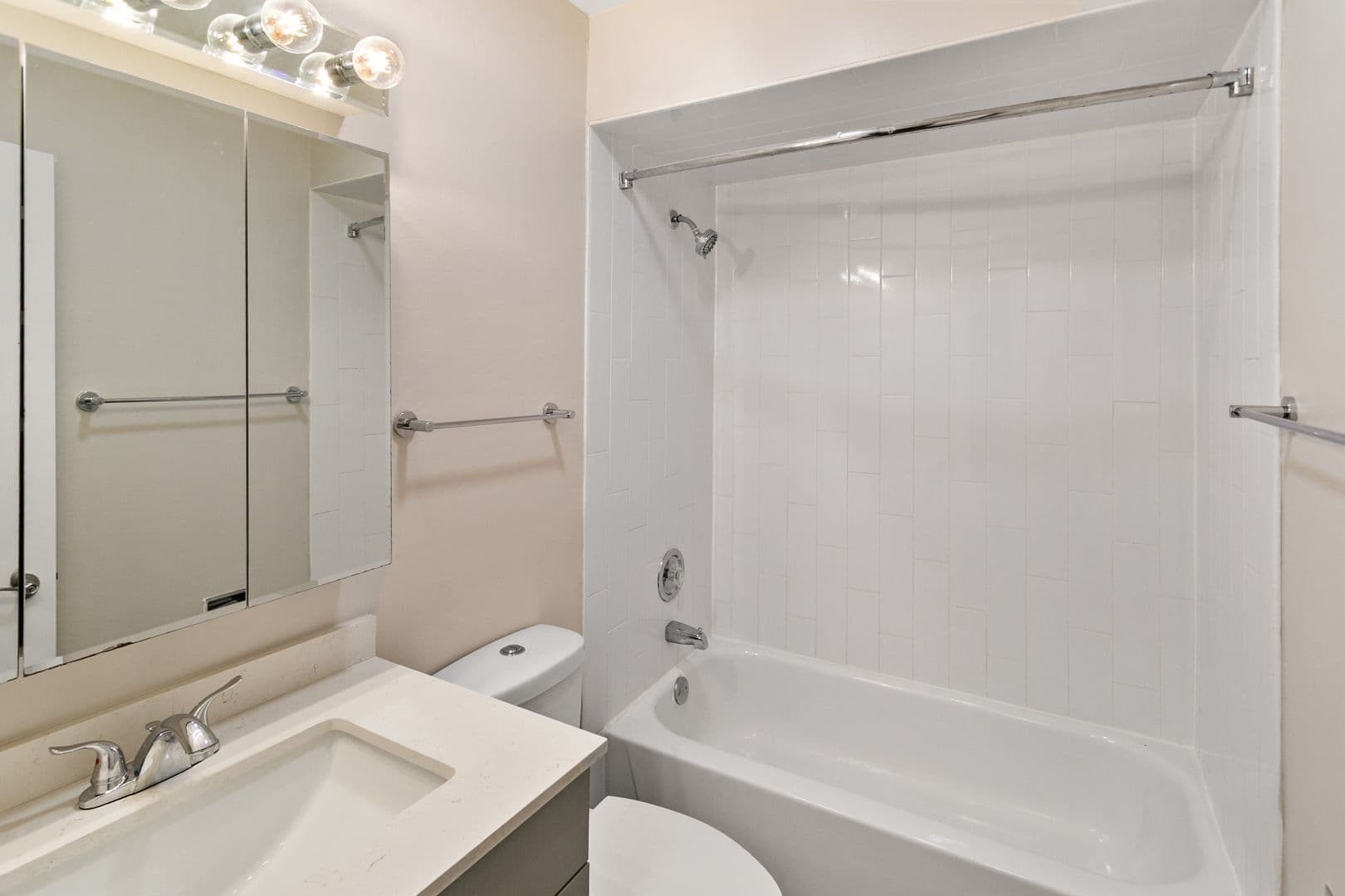 Libertyville Condo: 711 S. Milwaukee Ave Unit 101