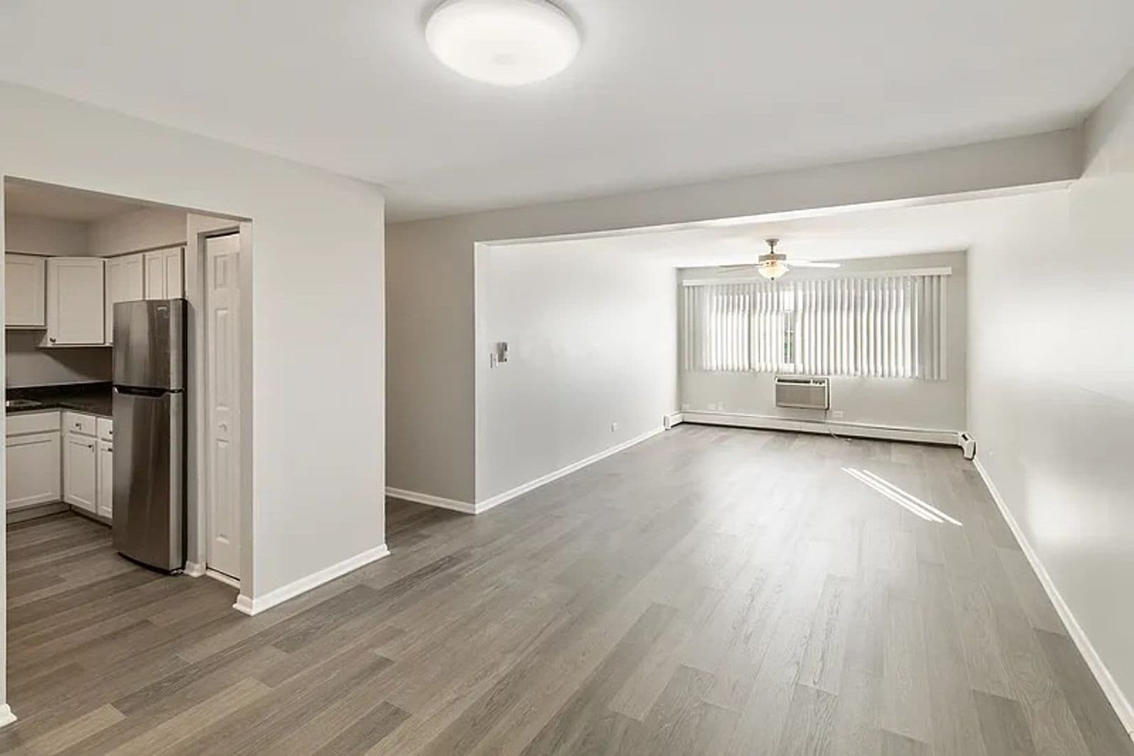 Libertyville House: 705 S. Milwaukee Ave Unit 108