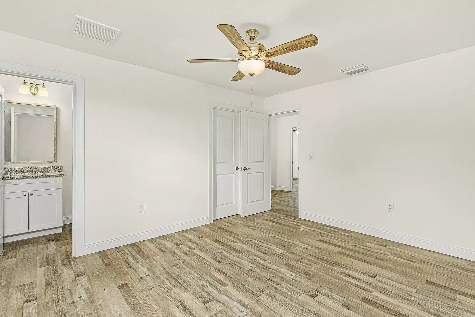 Cape Coral House: 2301 NE 8th Pl