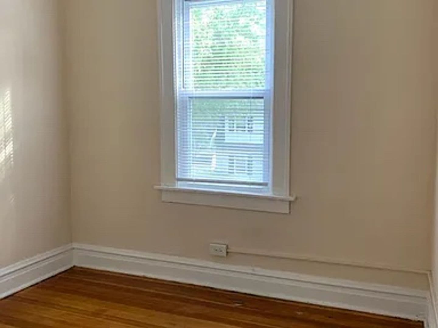 Waukegan Apartment: 514-522 Douglas