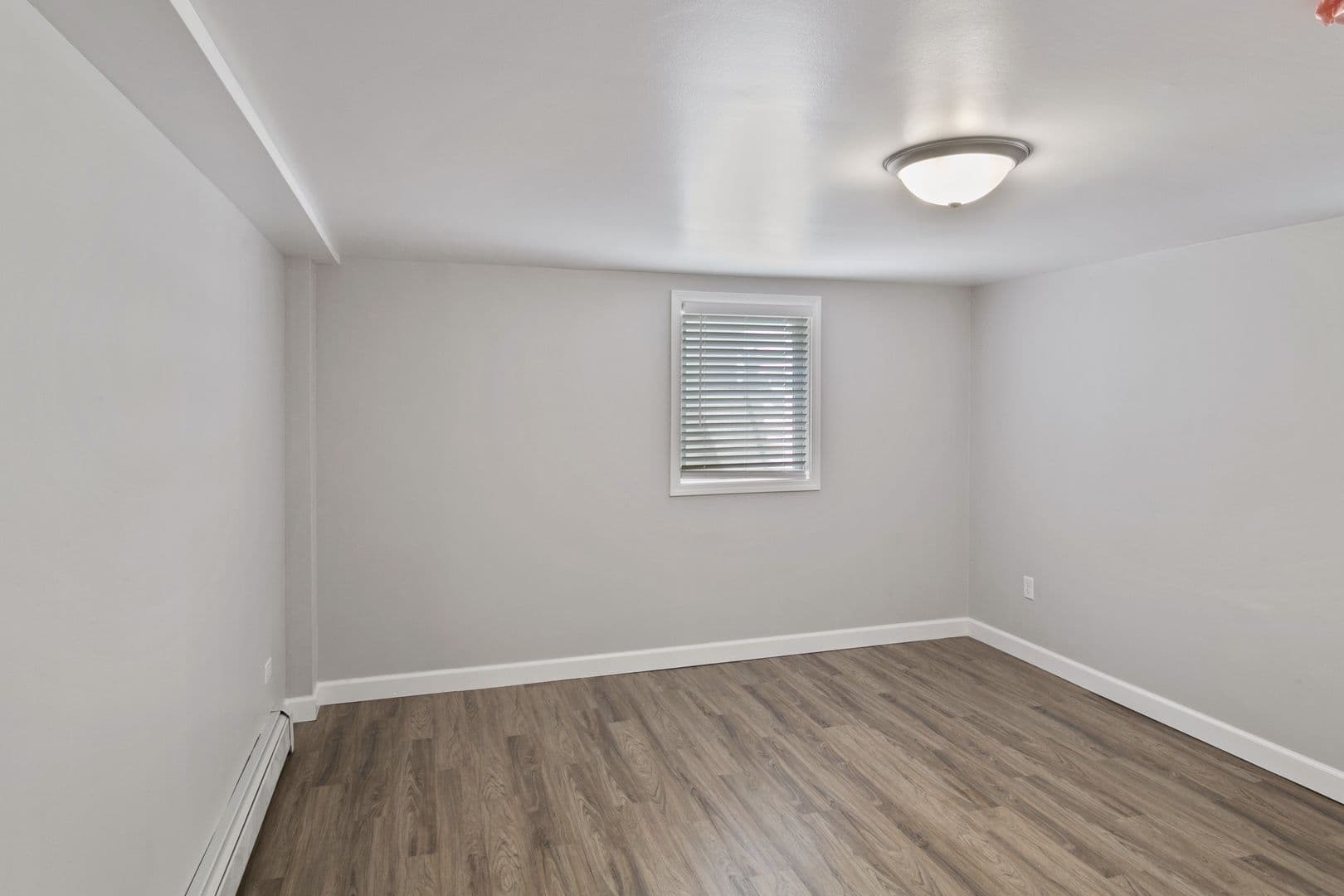 Libertyville Apartment: 119 Rockland Rd