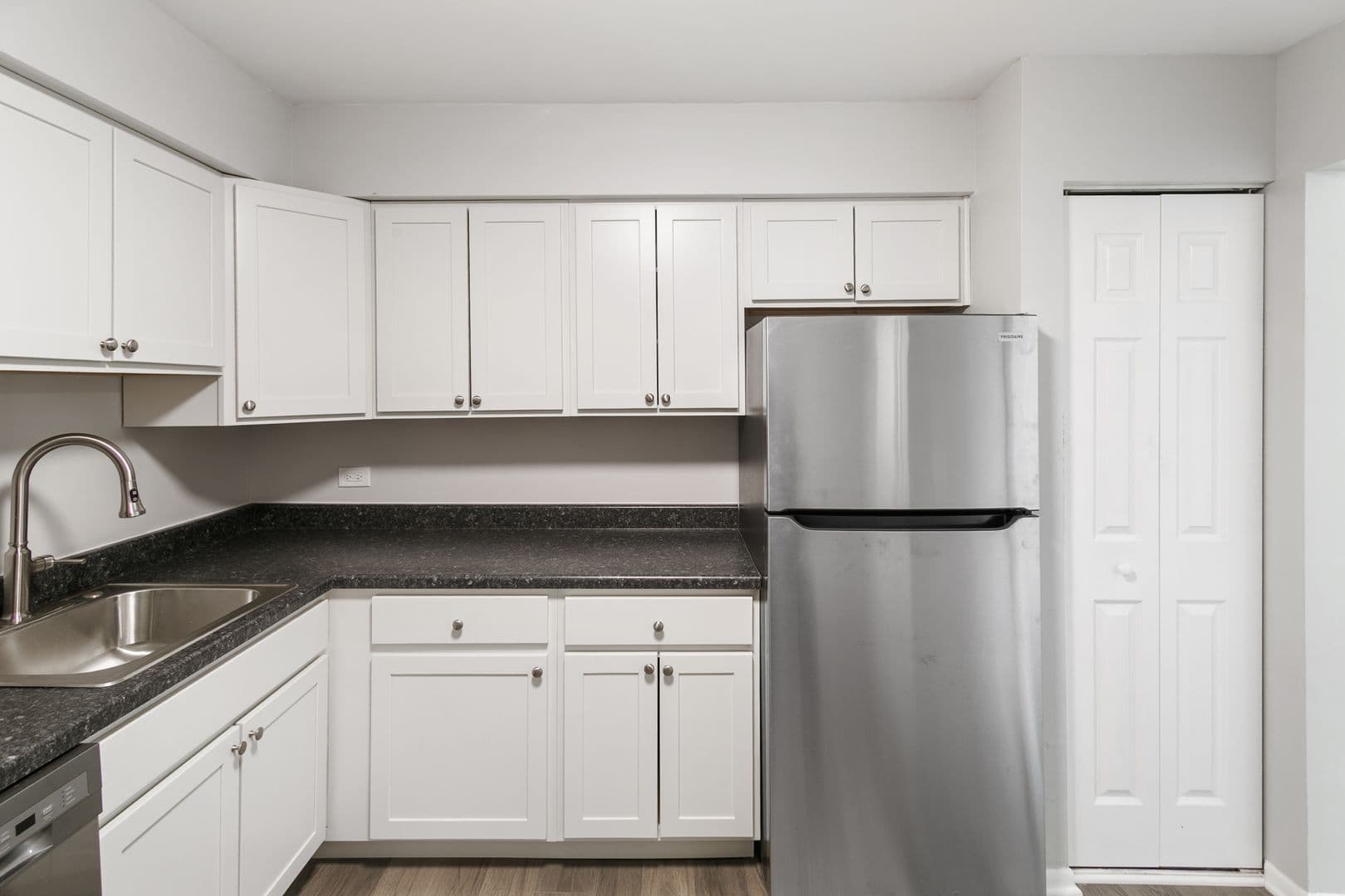 Libertyville Condo: 705 S. Milwaukee Ave Unit 109