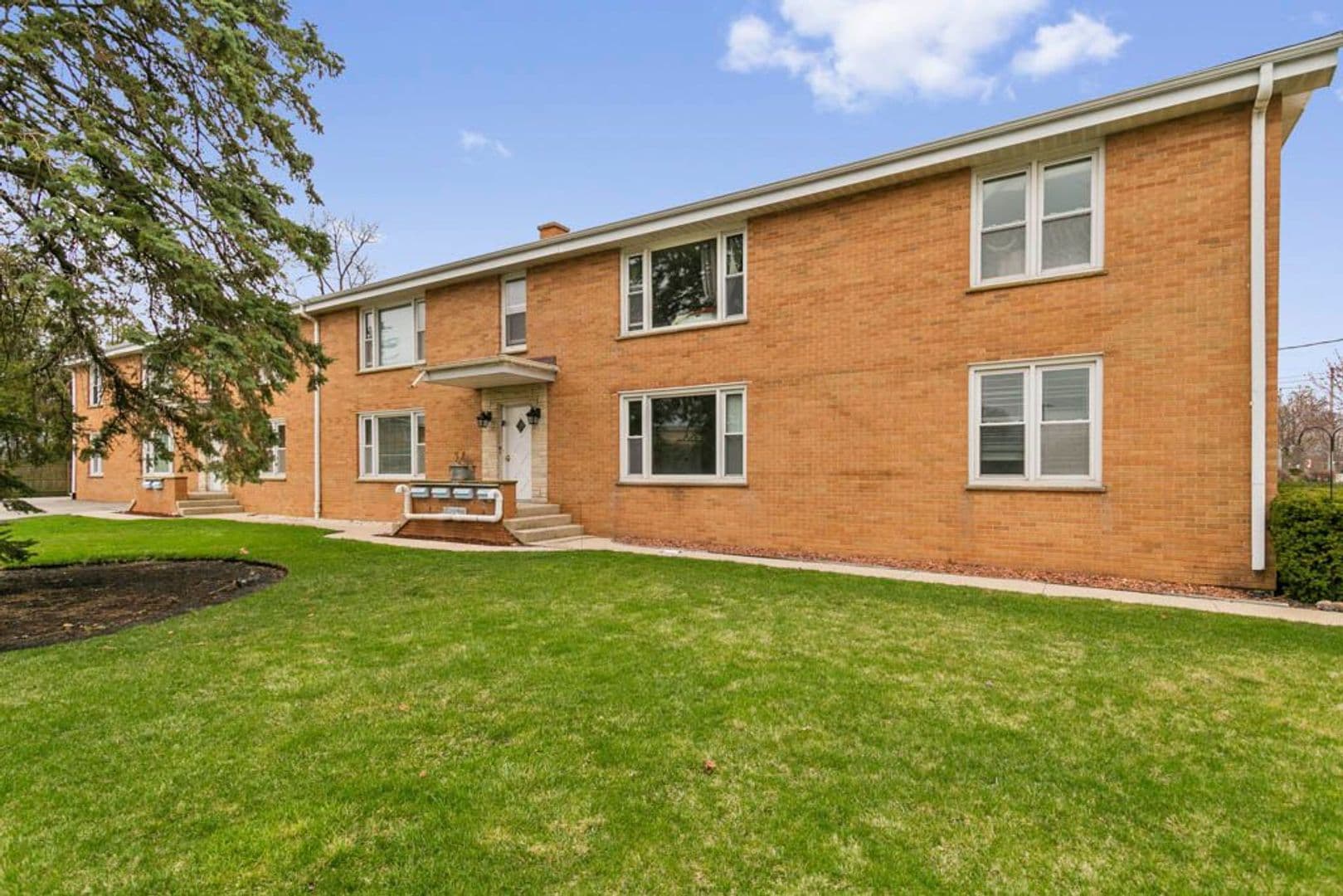 Libertyville Apartment: 119 Rockland Rd