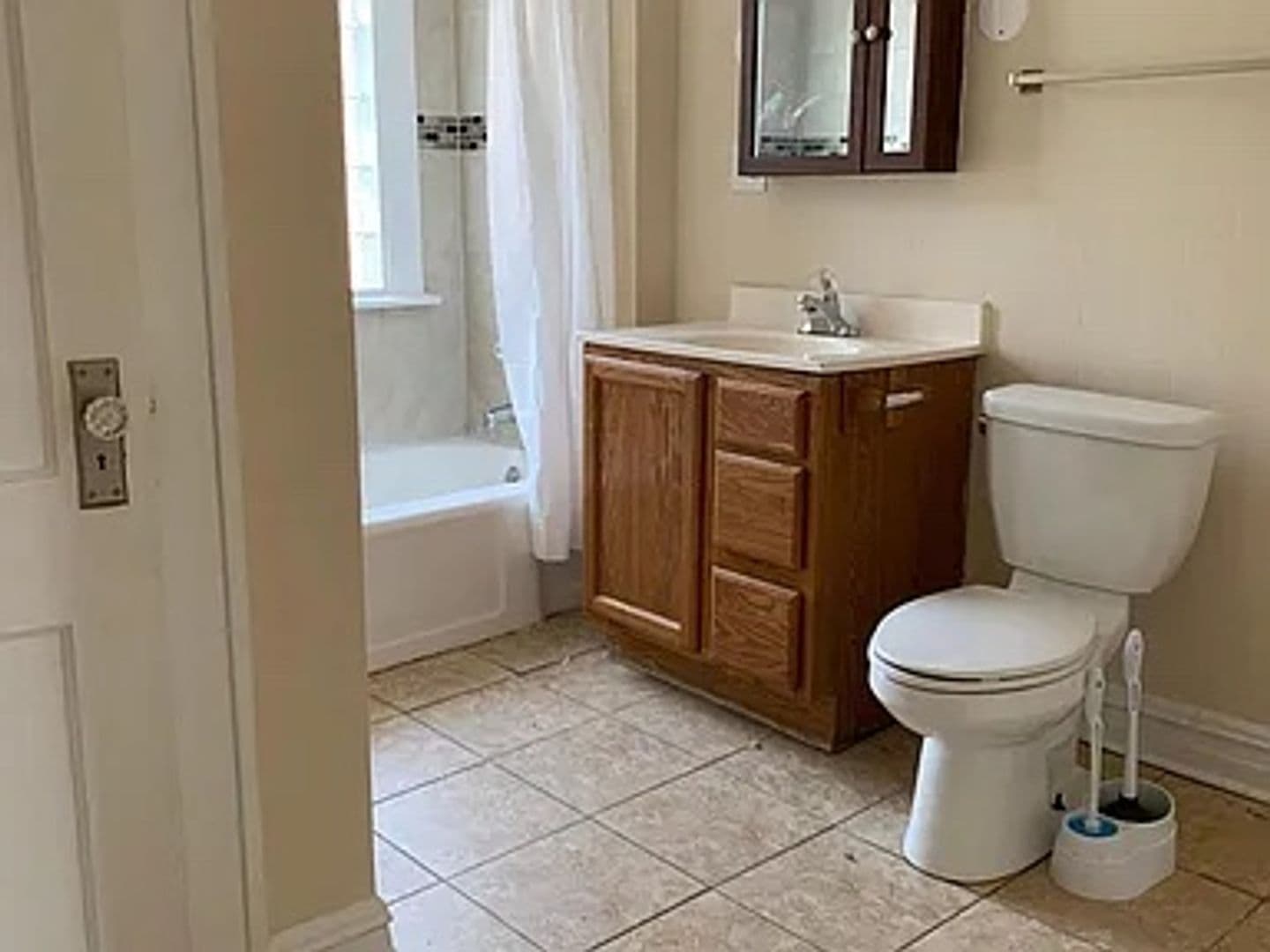 Waukegan Apartment: 514-522 Douglas