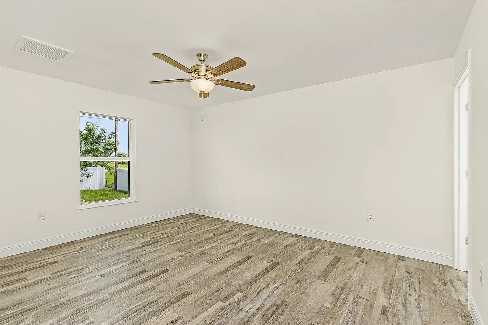 Cape Coral House: 2301 NE 8th Pl