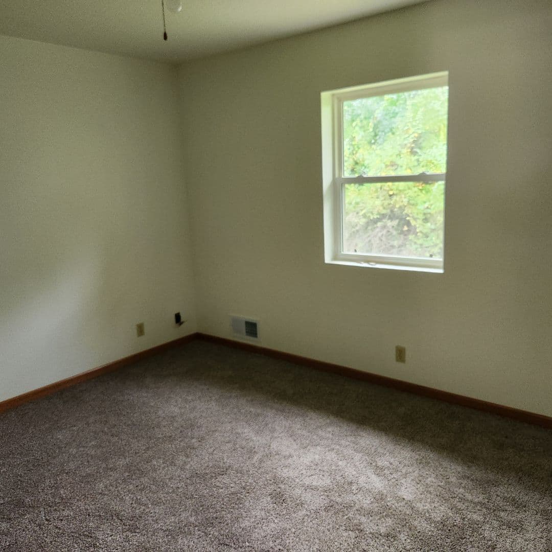 Eau Claire Apartment: 2034 Mittlestadt Ln