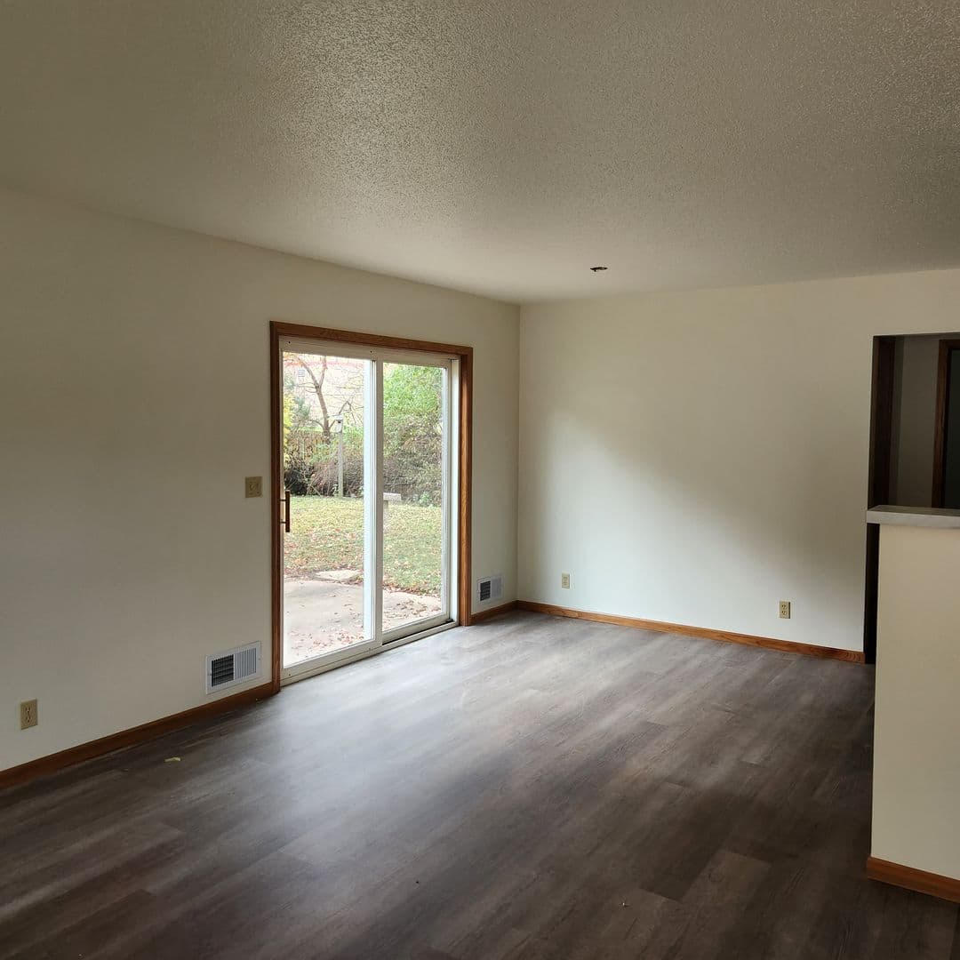 Eau Claire Apartment: 2034 Mittlestadt Ln