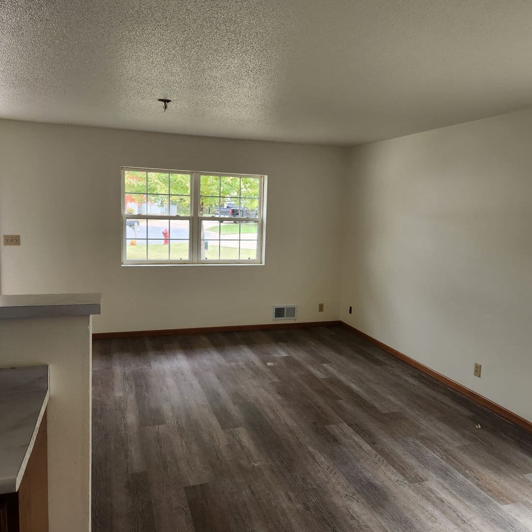 Eau Claire Apartment: 2034 Mittlestadt Ln