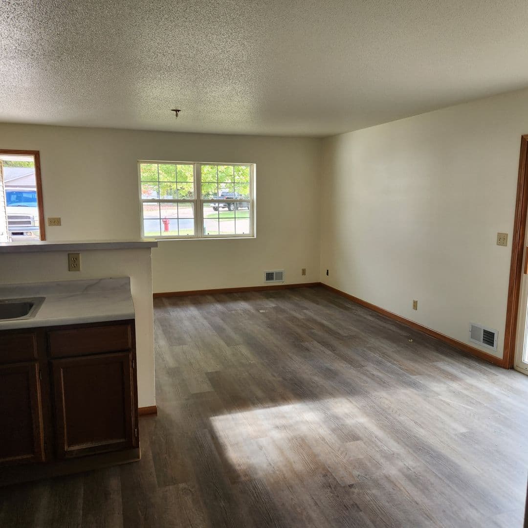 Eau Claire Apartment: 2034 Mittlestadt Ln