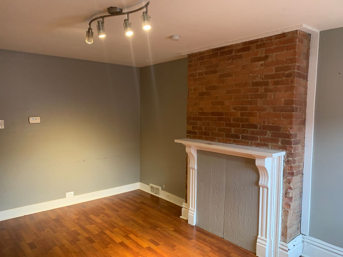 Pittsburgh Apartment: 3950-3952 Woolslayer Way