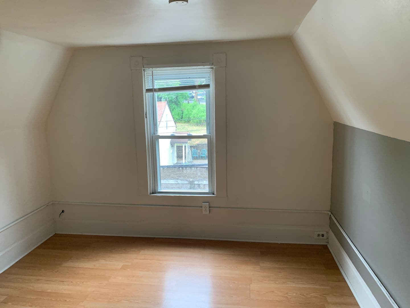Pittsburgh House: 230 Robinson Street