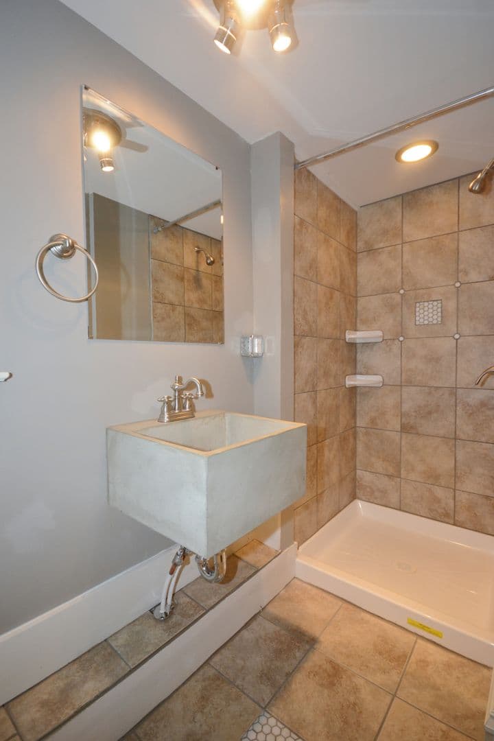 Pittsburgh Apartment: 302 S. Negley Ave.