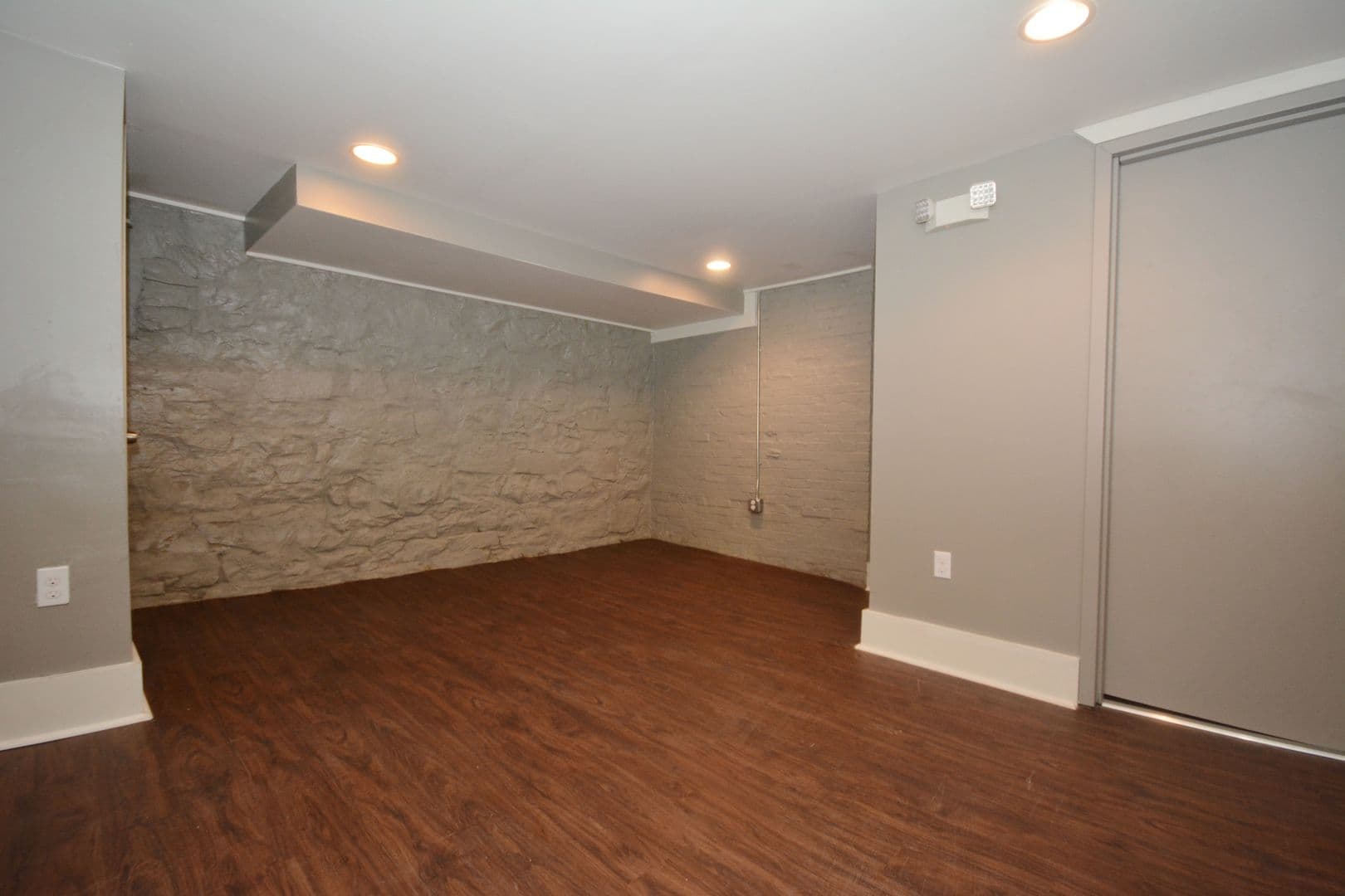 Pittsburgh Apartment: 302 S. Negley Ave.