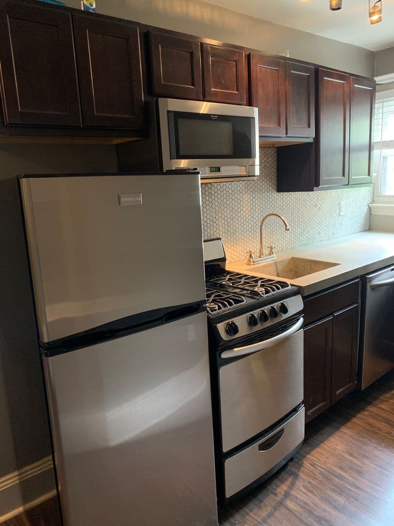 Pittsburgh Apartment: 302 S. Negley Ave.