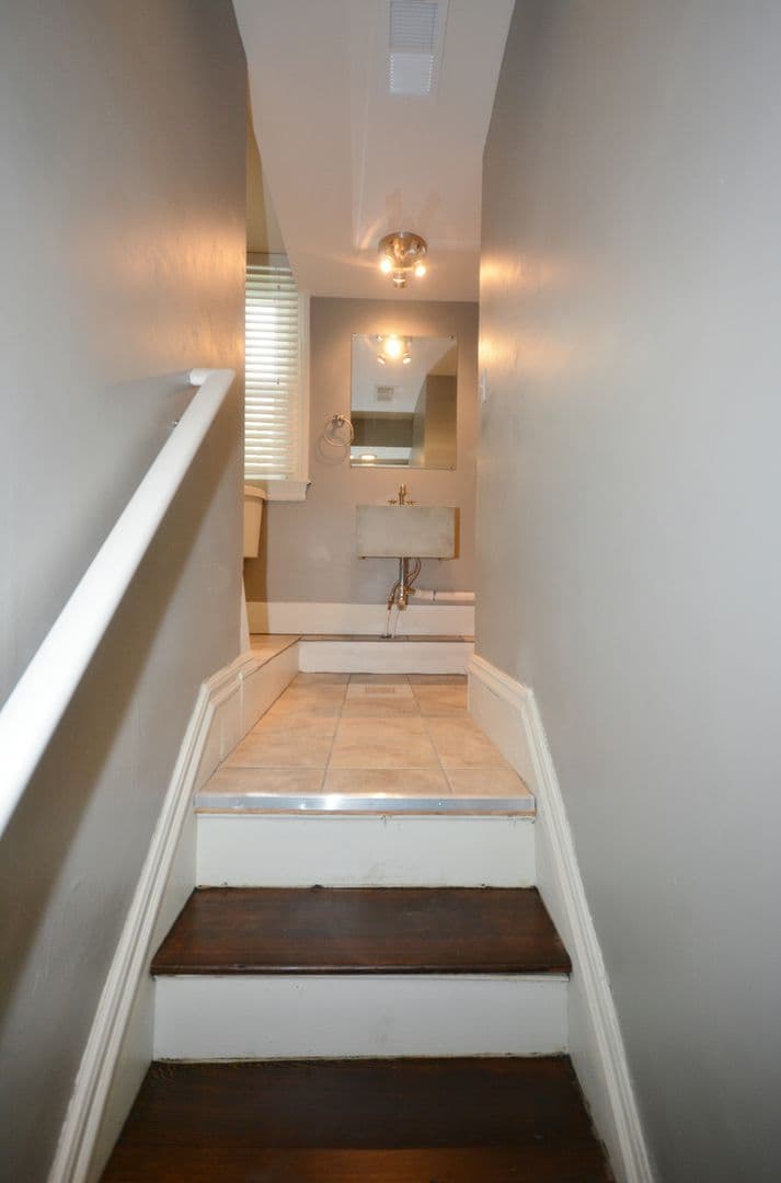 Pittsburgh Apartment: 302 S. Negley Ave.