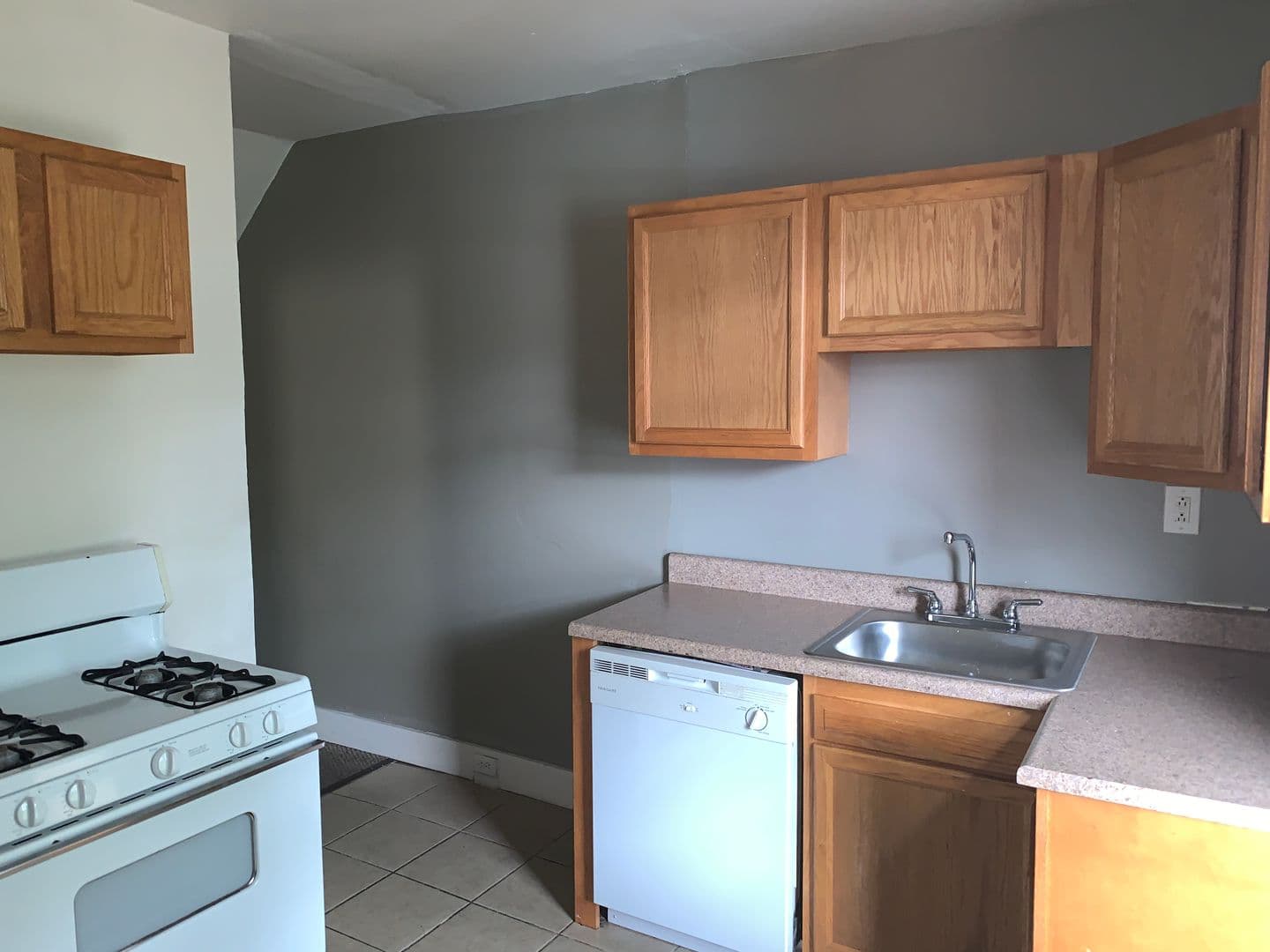 Pittsburgh House: 230 Robinson Street