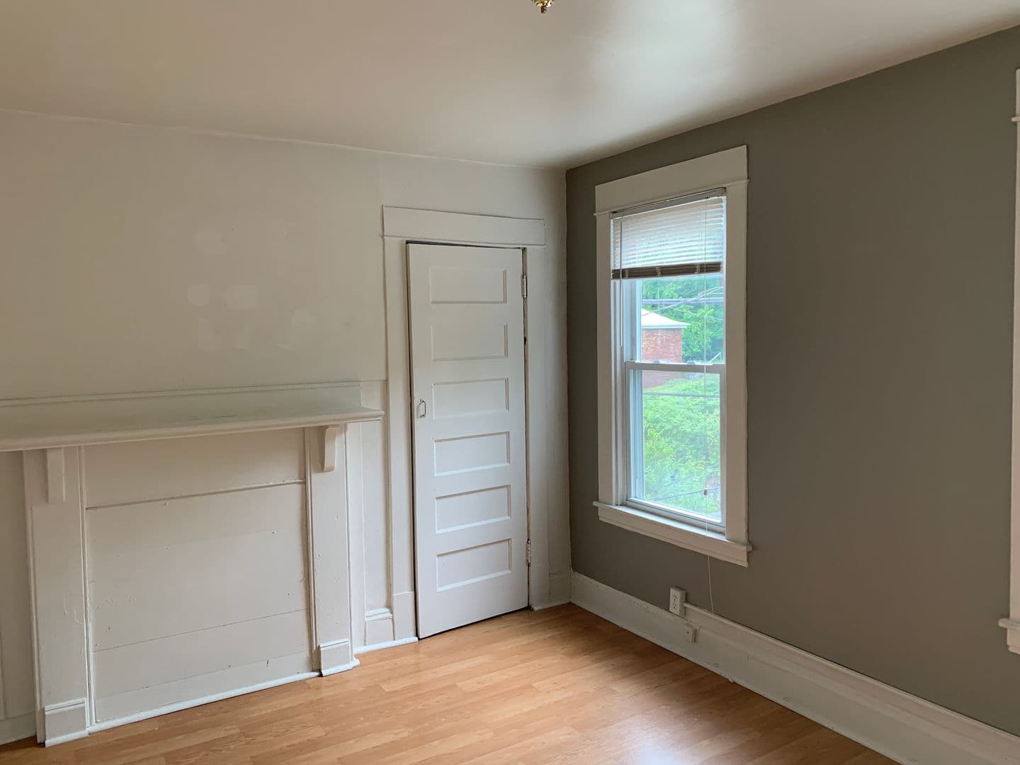 Pittsburgh House: 230 Robinson Street