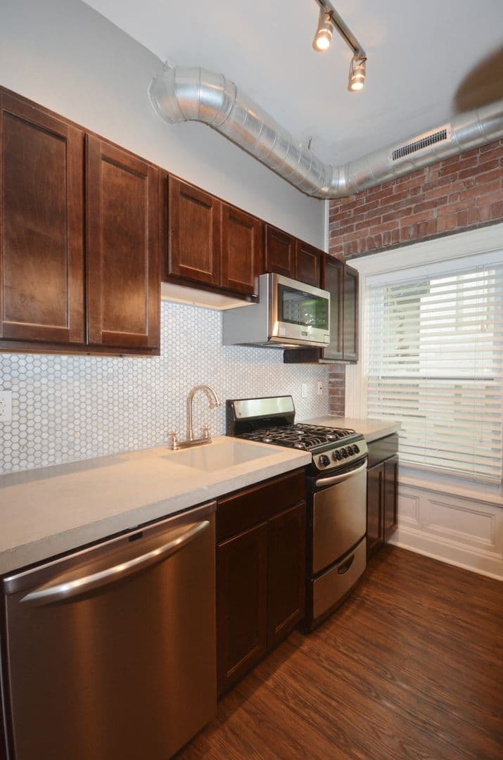 Pittsburgh Apartment: 302 S. Negley Ave.