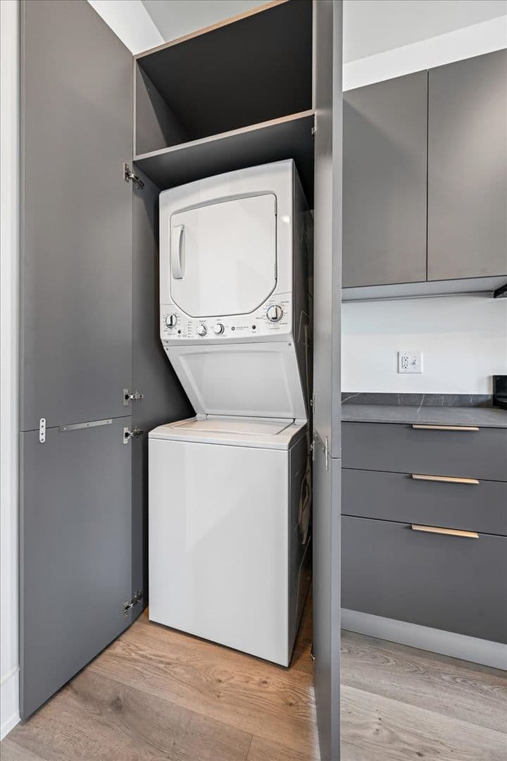 Washington Apartment: 1324 N Capitol St NW