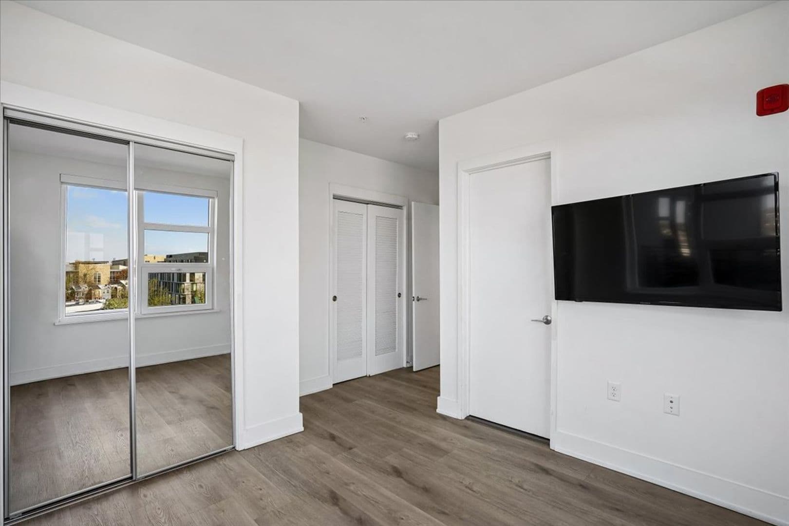 Washington Apartment: 1324 N Capitol St NW