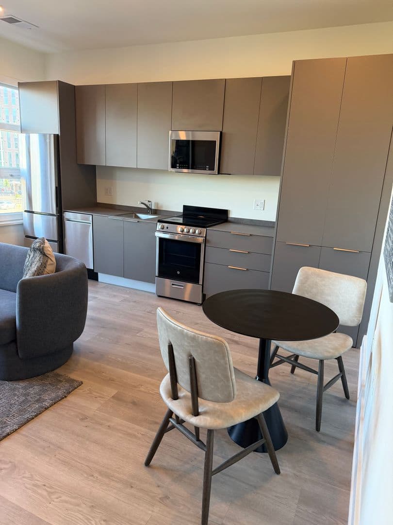 Washington Apartment: 1324 N Capitol St NW