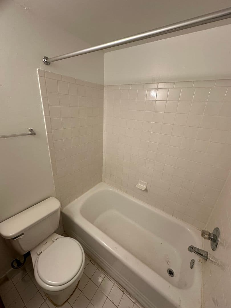 Washington Apartment: 2801 Jasper St. SE