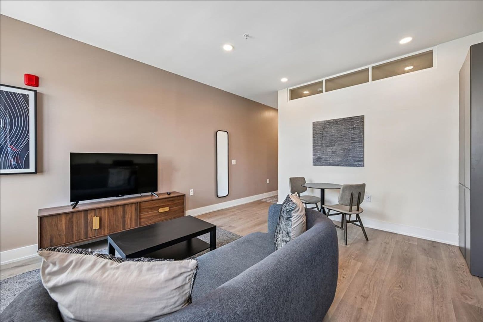 Washington Apartment: 1324 N Capitol St NW