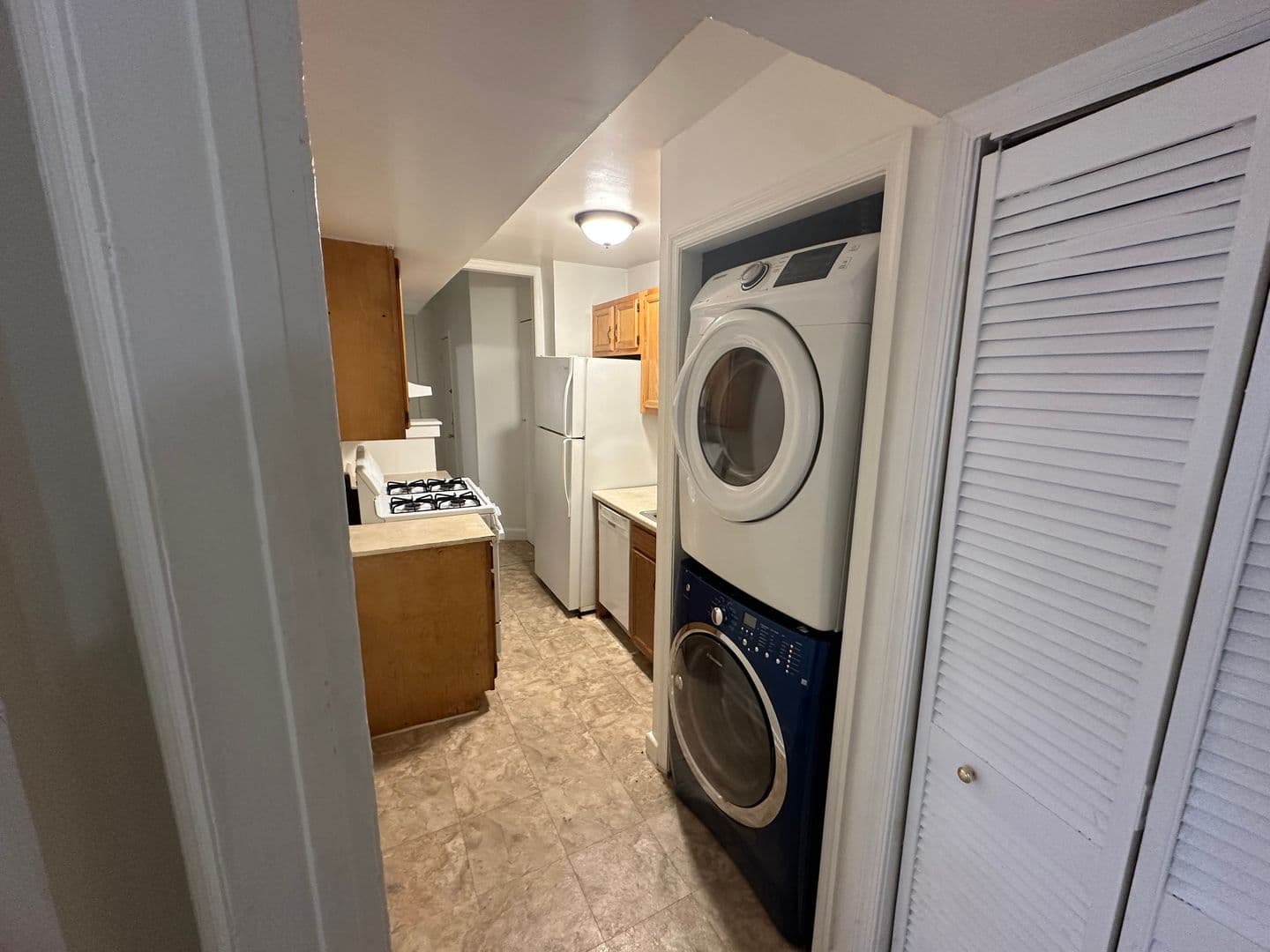 Washington Apartment: 2801 Jasper St. SE