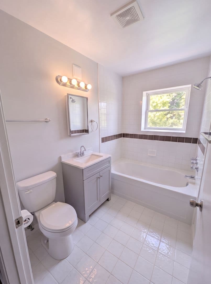 Washington Apartment: 4010-4014 3rd Street SE