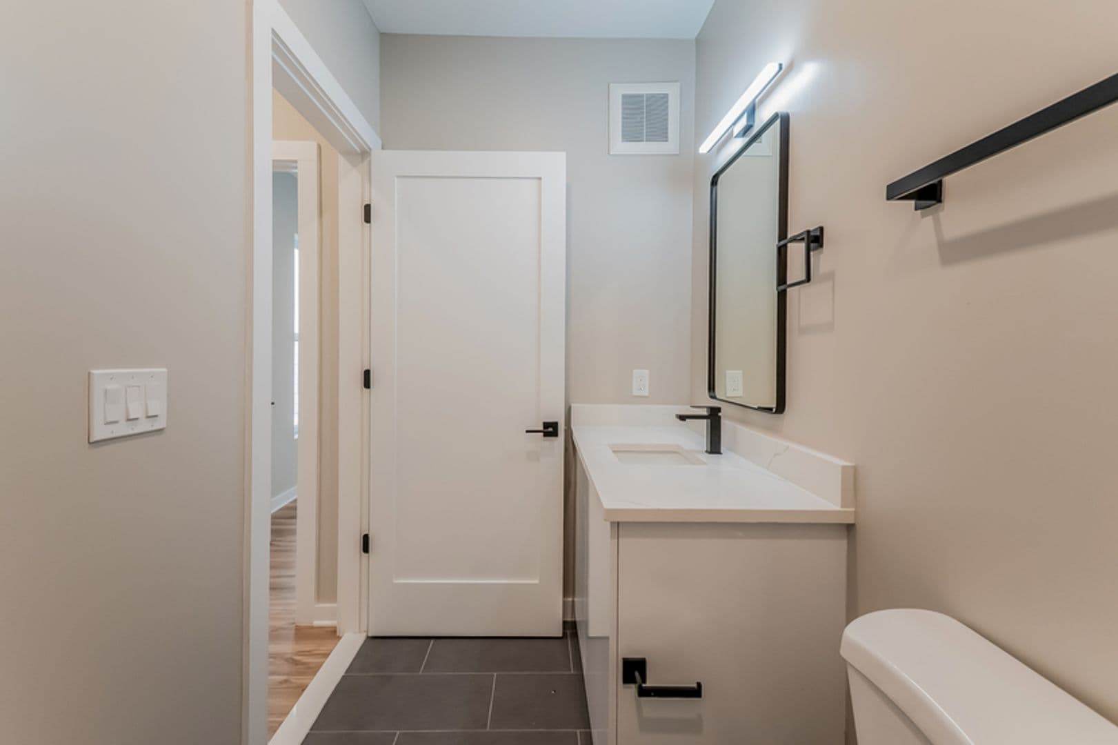 Washington Apartment: 1358 Florida Ave NE