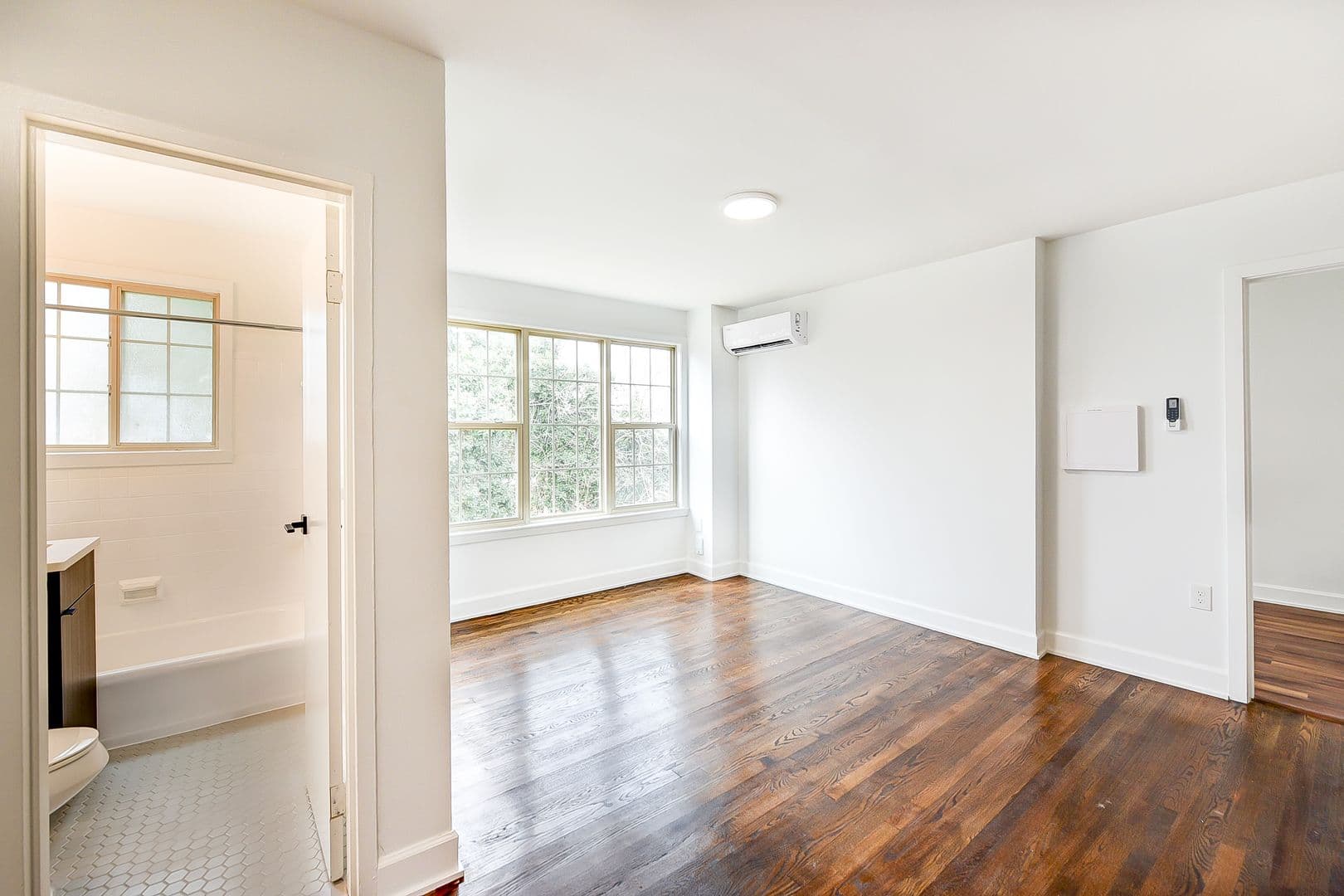 Washington Apartment: 1363 Peabody St NW