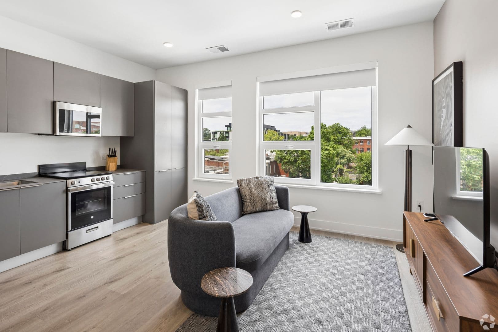 Washington Apartment: 1324 N Capitol St NW