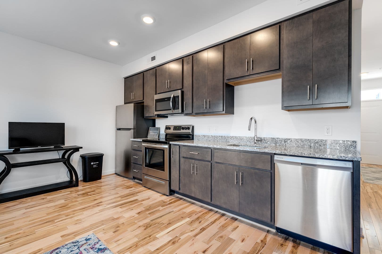 Richmond Apartment: 101 S 15th St