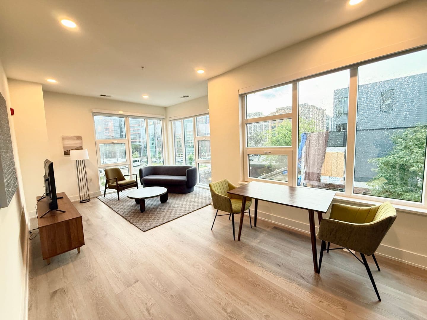 Washington Apartment: 1324 N Capitol St NW