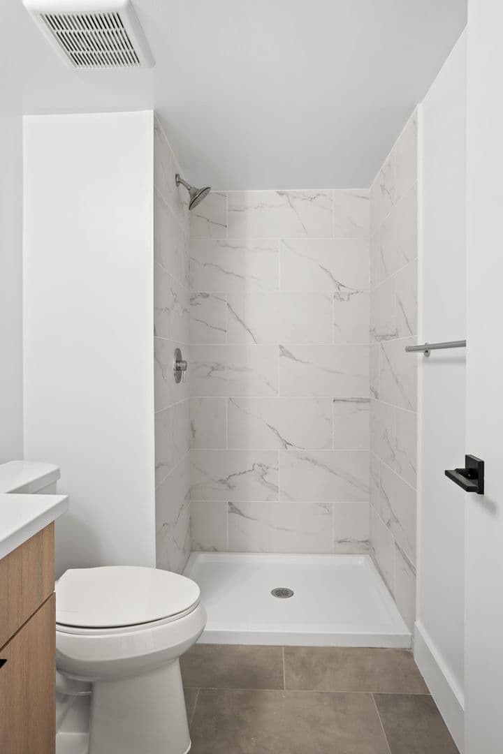 Washington Apartment: 5601 13th St NW