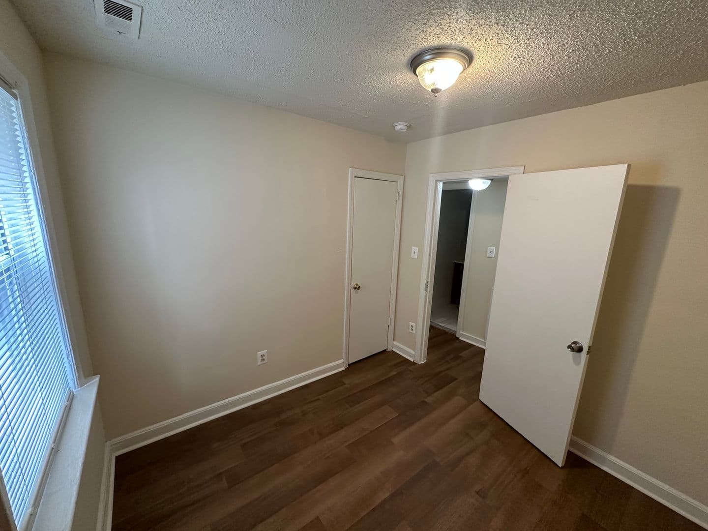 Washington Apartment: 2801 Jasper St. SE