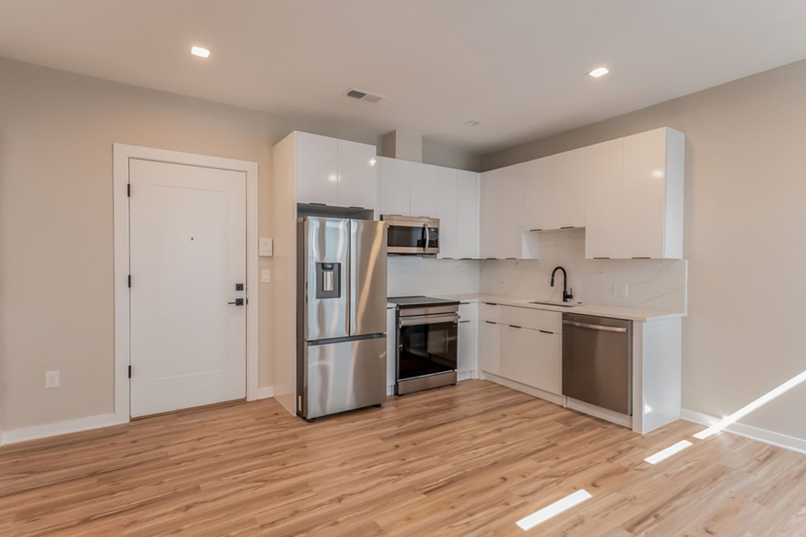 Washington Apartment: 1358 Florida Ave NE