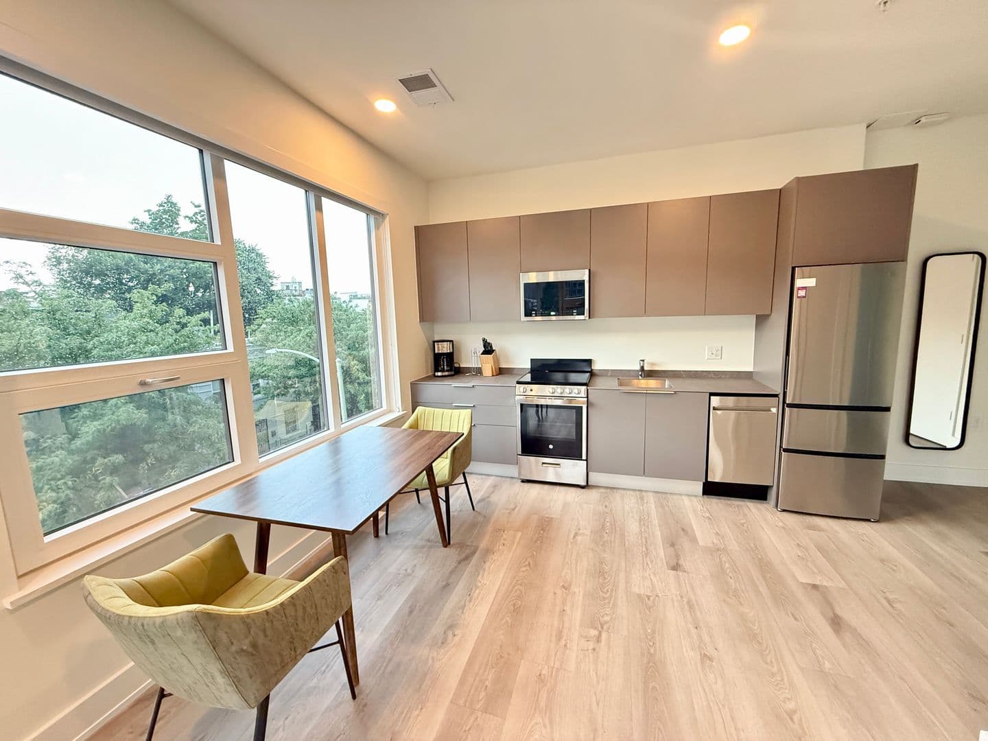 Washington Apartment: 1324 N Capitol St NW
