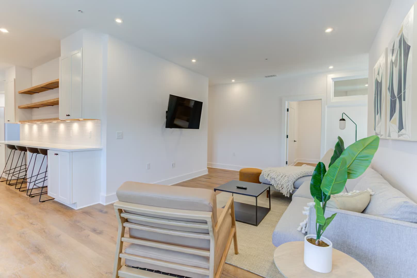 Washington Apartment: 2106-2108 Vermont Ave