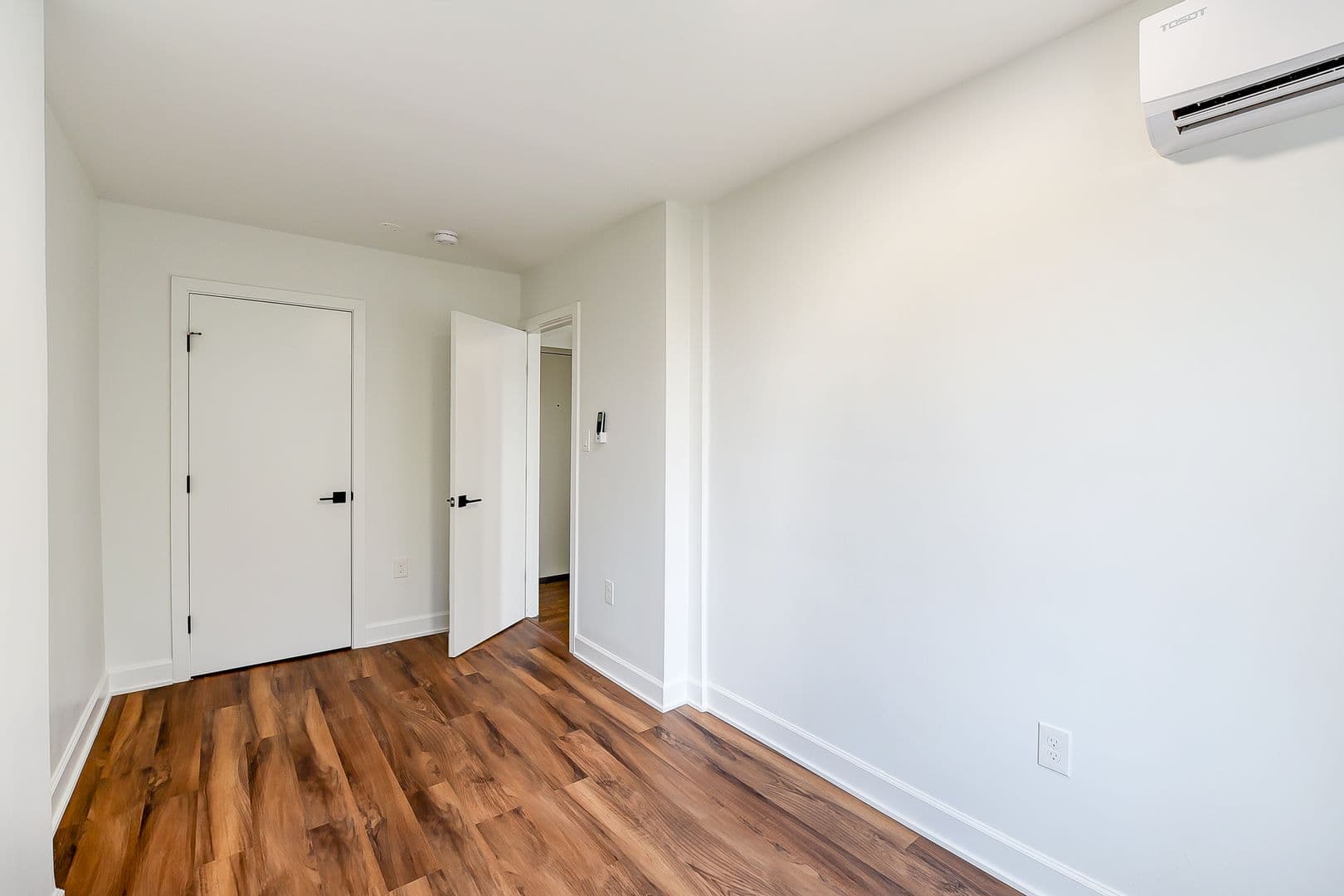 Washington Apartment: 1363 Peabody St NW